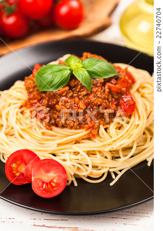 Traditional spaghetti bolognese Traditional spaghetti bolognese 22740704