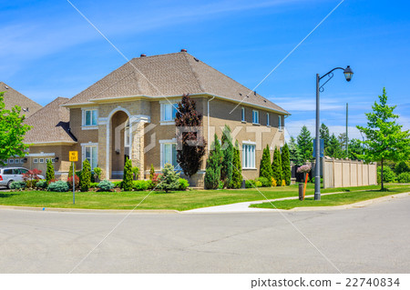 Luxury houses in North America 22740834