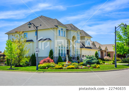 Luxury houses in North America 22740835