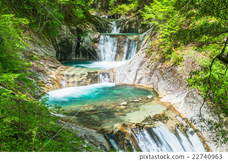 [Yamanashi Prefecture] Nishizawa Valley, Nanatsugama 5th tier waterfall 22740963