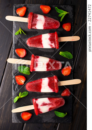 Homemade strawberry yogurt ice cream popsicles 22741472