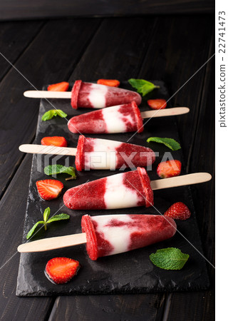 Homemade strawberry yogurt ice cream popsicles 22741473