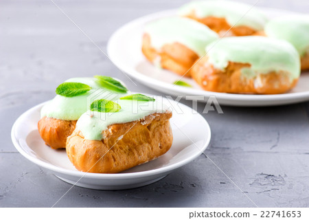 cream dessert eclair with fresh mint leaves 22741653