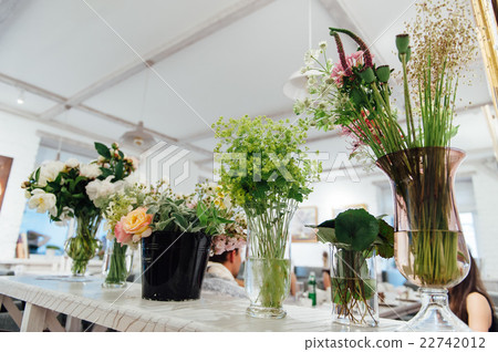 Beautiful spring flowers in glass vases Beautiful spring flowers in glass vases 22742012