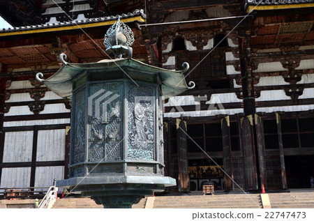 東大寺八角八角燈和大佛像（2016.4） 22747473