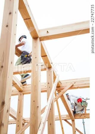Building on the construction site of the house 22747735
