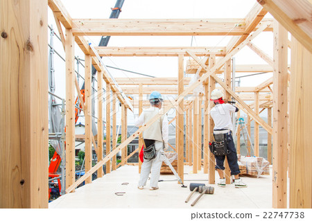 Building on the construction site of the house 22747738