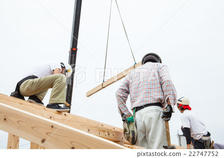 建築在房子的建築工地上 22747752