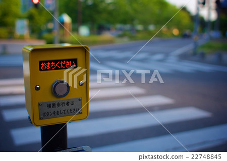 在小學前面的交叉點 22748845