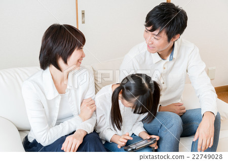 面帶微笑的家庭 22749028