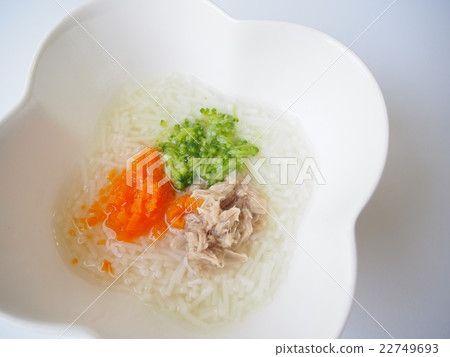 Baby's baby food vegetables and tuna baby noodles 22749693
