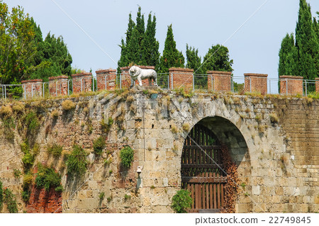 Antique fortified wall and gate with statue Antique fortified wall and gate with statue 22749845