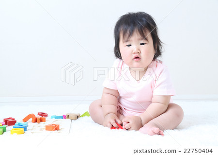 8個月的女孩 22750404