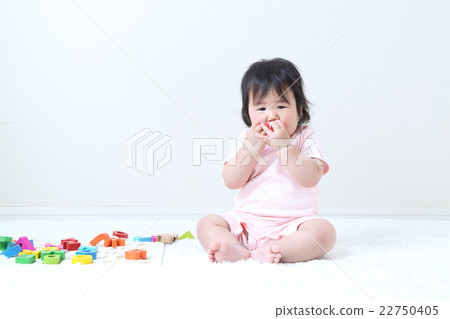 8個月的女孩 8個月的女孩 22750405