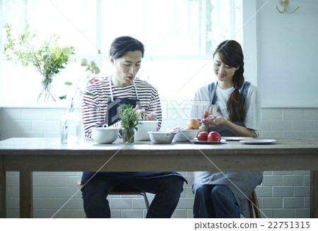 Two people living home cooking 22751315