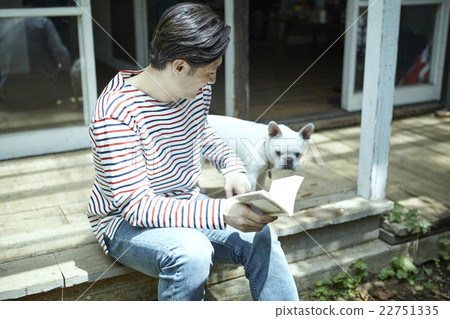 Men spending time with pets Men spending time with pets 22751335