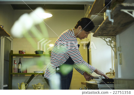 Men who cook 22751358