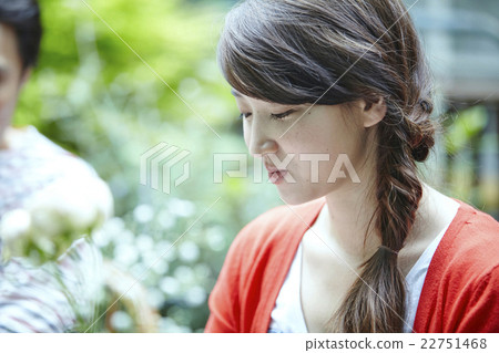 已婚夫婦住在外面 22751468