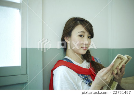 Female portrait 22751497