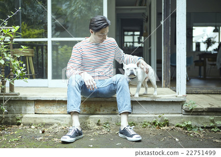 Men spending time with pets Men spending time with pets 22751499