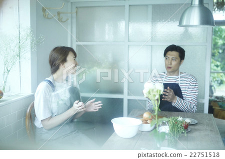 兩個人住在家做飯 22751518
