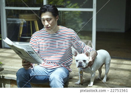 Men spending time with pets 22751561