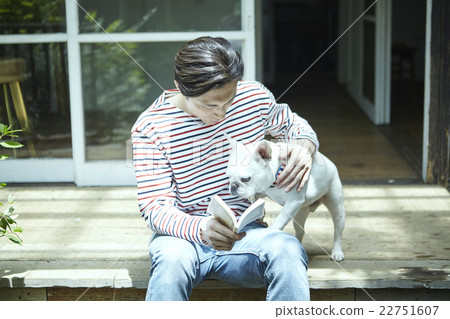 Men spending time with pets Men spending time with pets 22751607