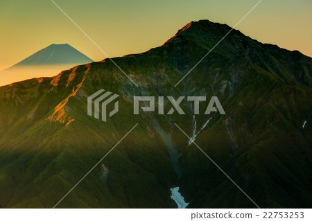 Morning sunset from the Southern Alps · Senjogatake mountains Kita-dake and Mt. Fuji 22753253