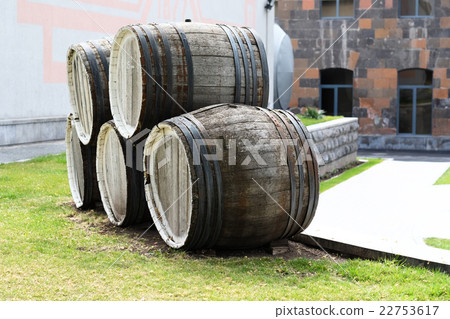 Wooden wine barrels Wooden wine barrels 22753617