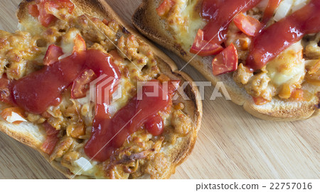 Dilicious bread ham pizza Dilicious bread ham pizza 22757016