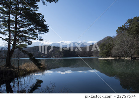 在湖反映的風景 22757574