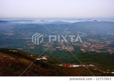 從二世谷Annupuri看到的春天洞爺湖和Funka灣 22757663