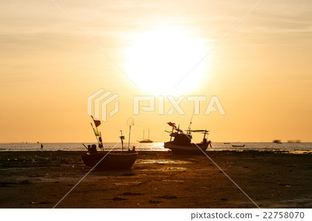 Sunset and siluate fishing boat Sunset and siluate fishing boat 22758070