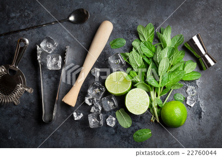 Mojito cocktail making 22760044