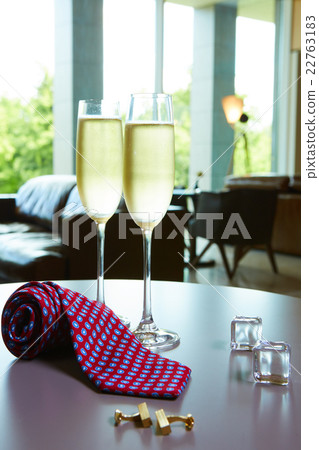 Two glasses of champagne 22763183