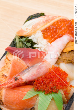 Bowl of rice topped with sashimi  22763342