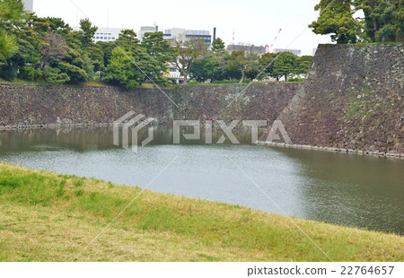 東京觀光指南皇宮信息 乾燥護城河旁邊的帝王乾街 水平位置 照片素材 圖片 圖庫