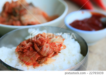 kimchi and steamed rice 22765039
