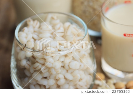 Soy milk and barley 22765363