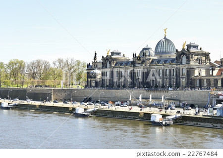 藝術與設計大學和Brühl露台（德國德累斯頓） 22767484