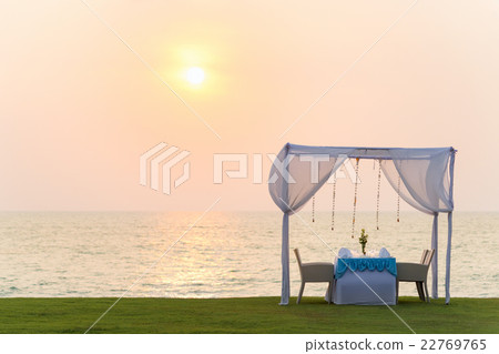 romantic dinner setting 22769765