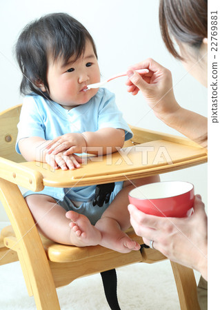 8 months girls eating baby food 22769881