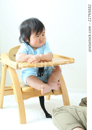 8 months girl 22769882