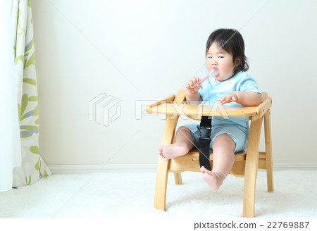 8個月的女孩 22769887