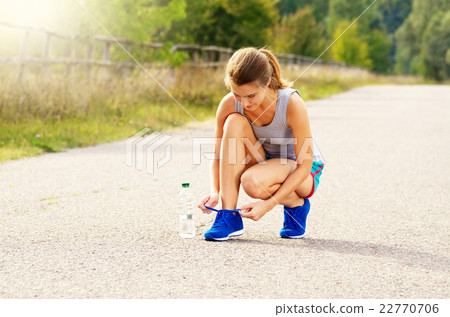 Lacing up Lacing up 22770706
