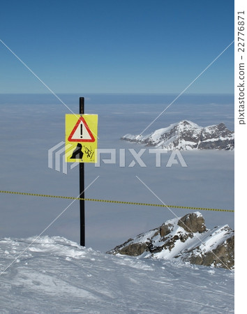 Danger sign "cliffs" 22776871