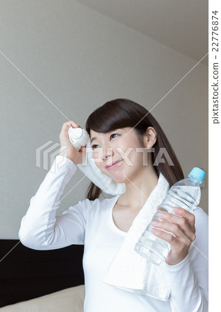 擦汗 22776874