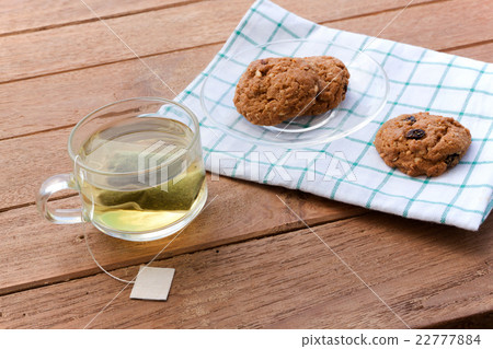 Cup glass of green tea and cookies 22777884