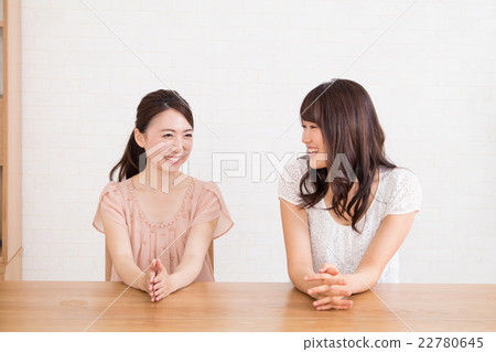 A woman sitting and talking 22780645