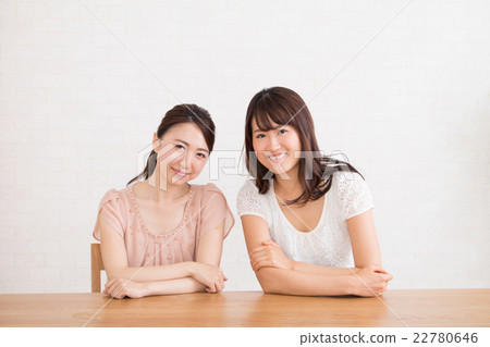 A sitting smiling woman 22780646